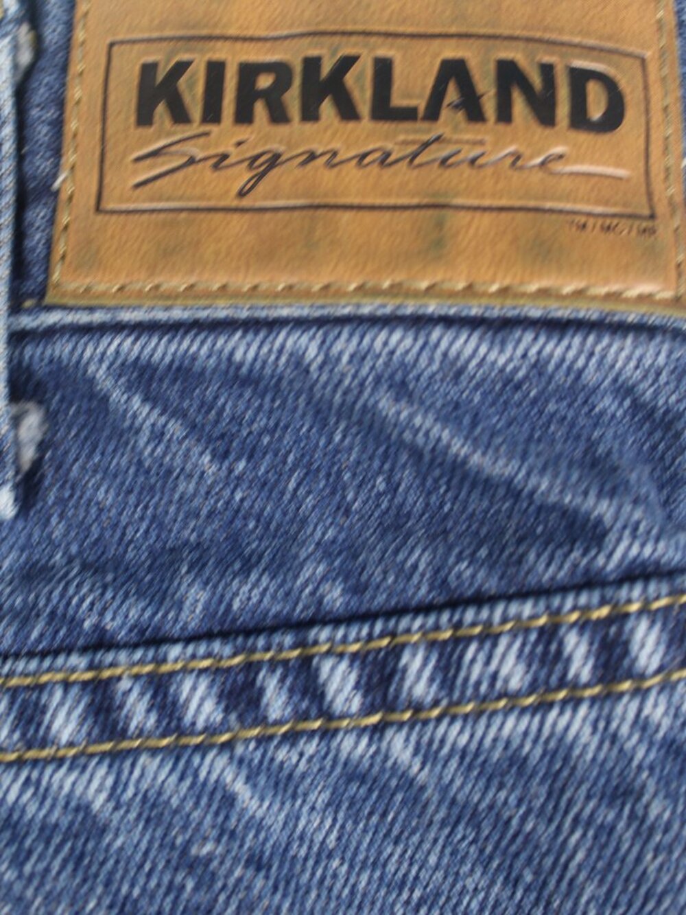 Kirkland Signature Mens 36x30 Jeans Blue Denim Relaxed Fit Straight Leg - Picture 2 of 9